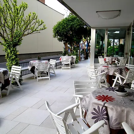 Capri 3*